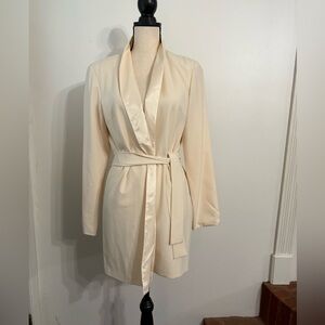 Alt Christine ivory cream lined tuxedo tie front blazer Elegant.  Size 8